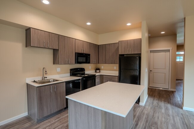 Photo - 5887 Joynak St S