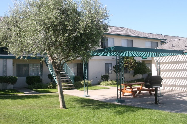 Photo - Lampson Village Apartments