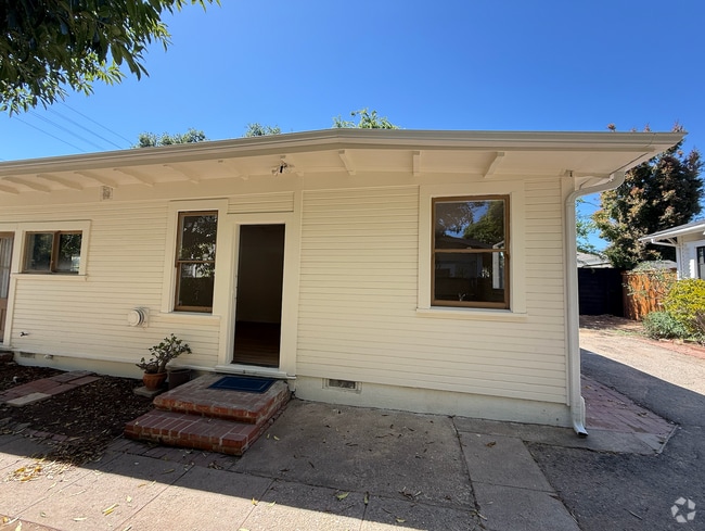 Building Photo - 1528 Castillo St Unit B Rental
