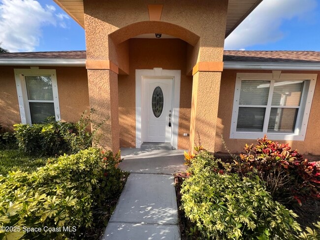 Photo - 767 Altona St NW