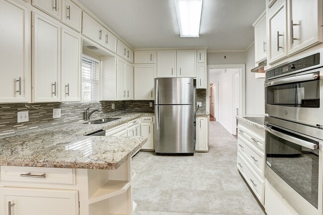 Photo - 3709 Parkwood Dr