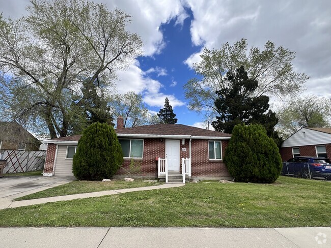 Building Photo - 1145 Montgomery St W Rental