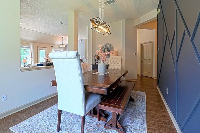 Photo - 1305 Marigold Way