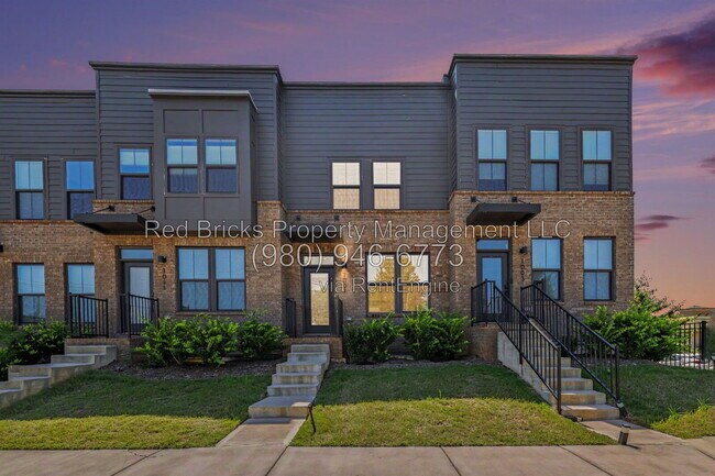 1007 Simcoe Ln
