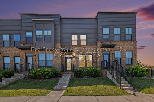 Photo - 1007 Simcoe Ln