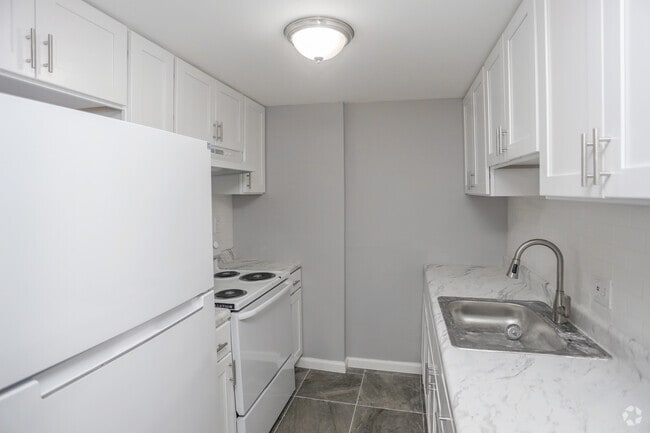 1BR, 1BA - 604 SF