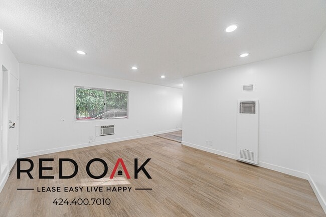 Building Photo - 252 W Elm Ave