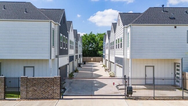 Photo - 412 Neyland St