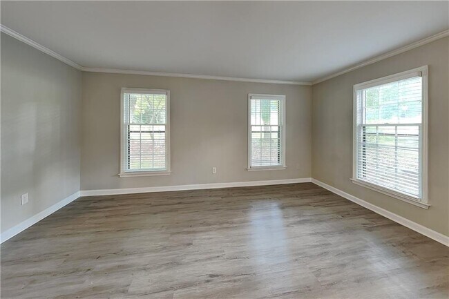 Photo - 255 St Patrick Dr SW