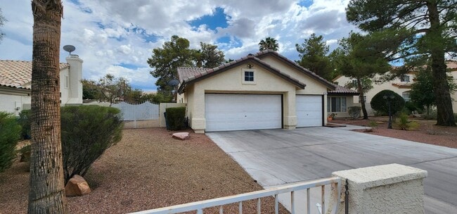 Photo - Well Maintained Single Story Pool Home in ...