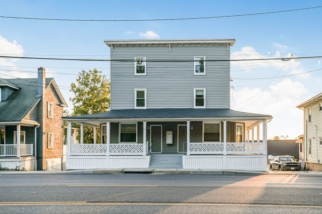 Building Photo - 10876 York Rd