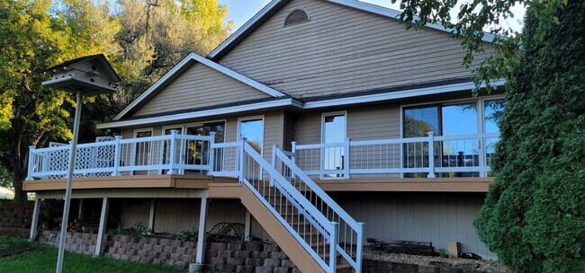Photo - Gorgeous 3 Bedroom for Rent on Lake Minnet...