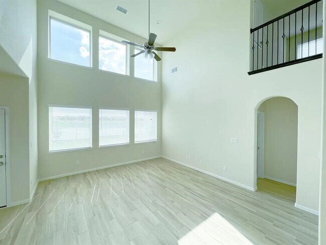 Photo - 4403 Silvergrass Ln