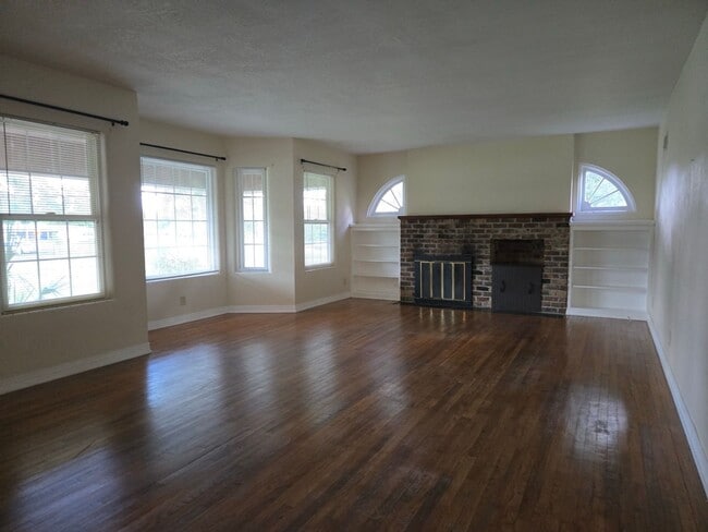 Building Photo - Charming Single Family Home with Beautiful...