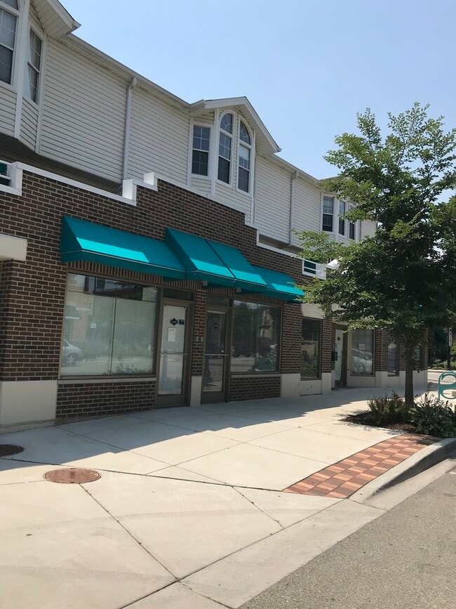 Photo - 5041 Warren St