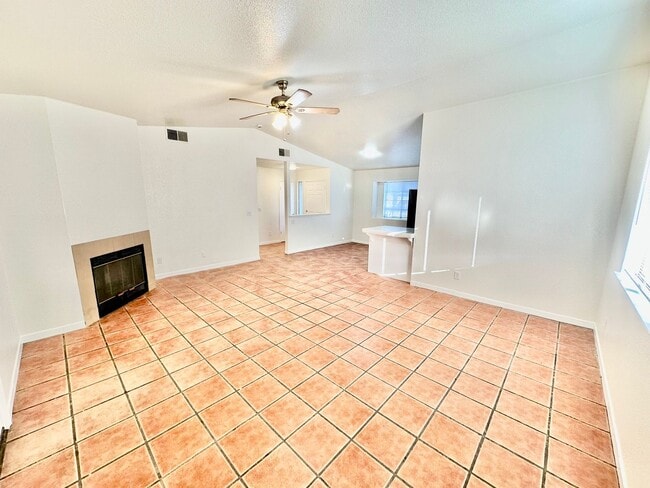 Photo - Spacious Selma 4/2 with Large Lot