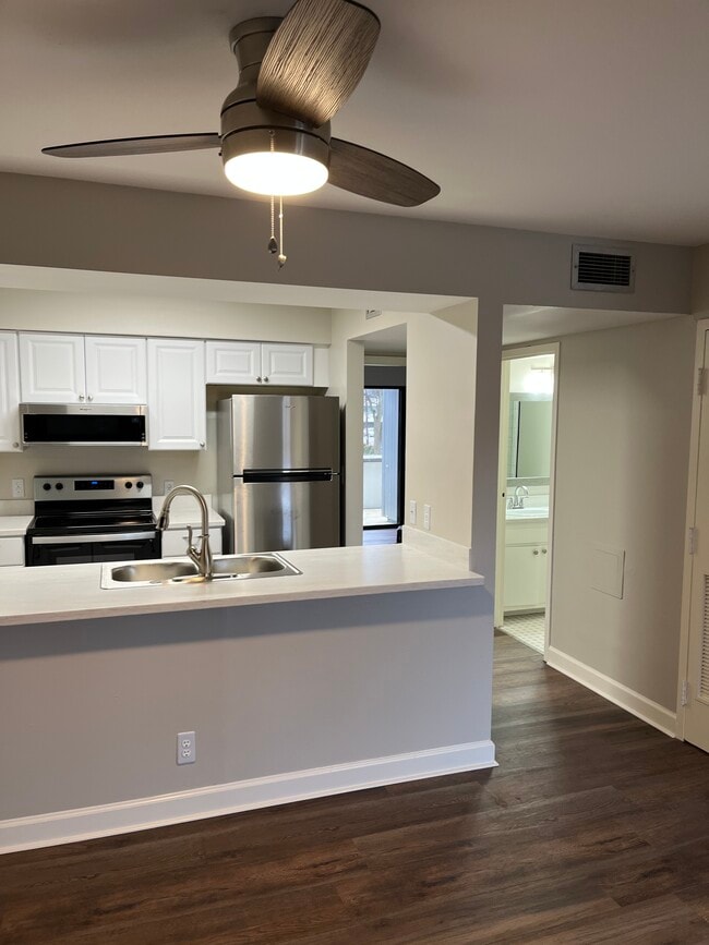 Building Photo - 2125 Blakemore Ave Unit B-1