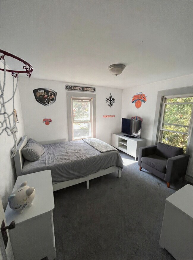 32 Talcott Ave