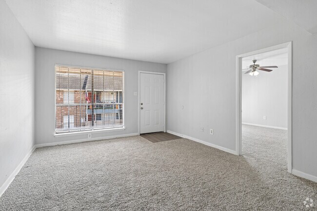 2BR, 2BA - 922SF - Living Room