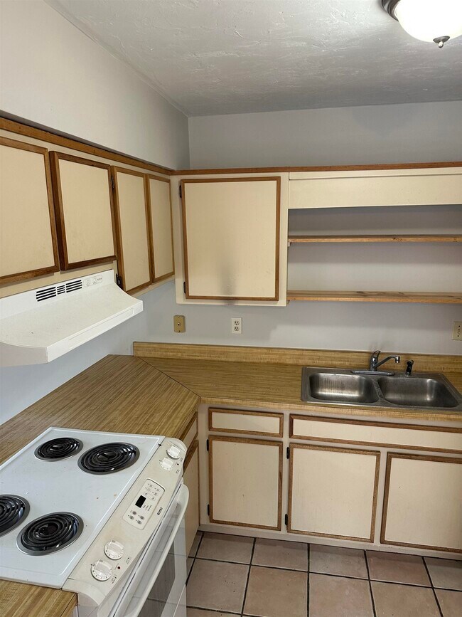 Photo - 370 Hayden Rd