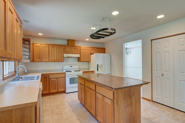 Photo - 594 SW Regency Dr
