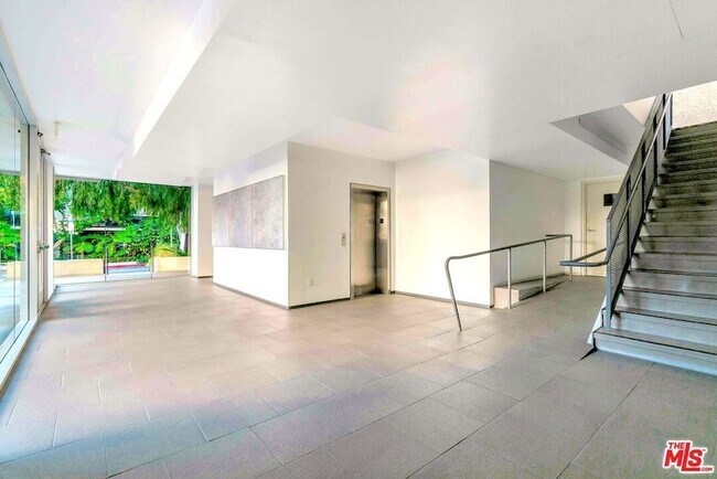 Photo - 9005 Cynthia St Unidad 414