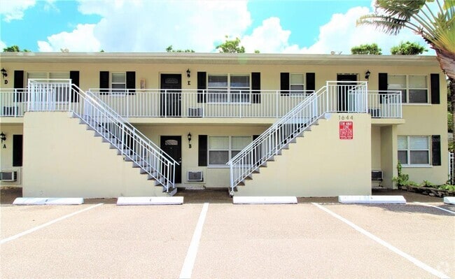 Building Photo - 1644 Redwood St Rental