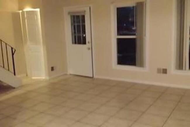 Photo - 1854 Jamestown Cir