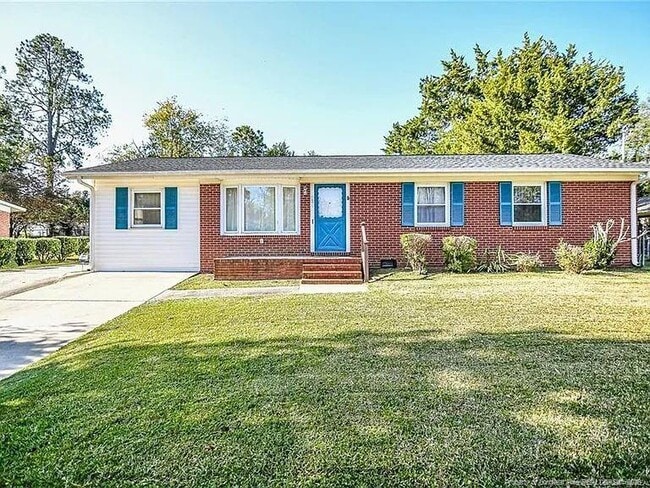 Building Photo - 854 Stoneykirk Dr