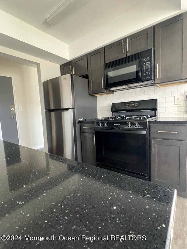 Photo - 66 Stonehurst Blvd Unit B