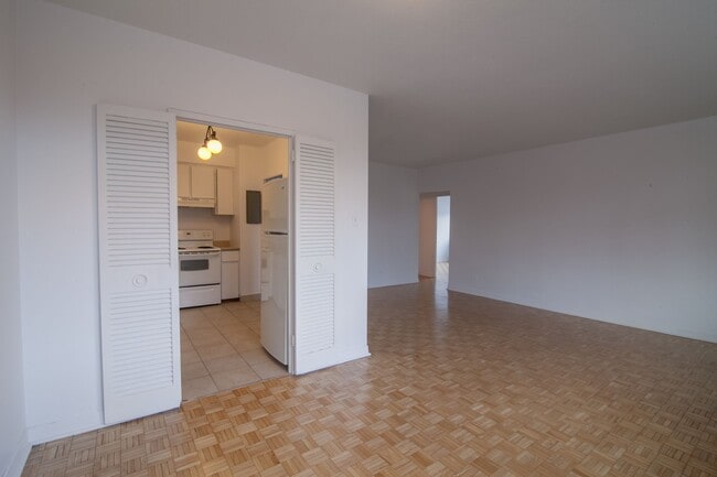 Photo - 900 Av. Rockland Unit 402