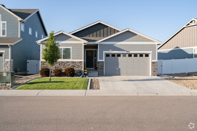 Building Photo - 1840 Holloway Dr Rental