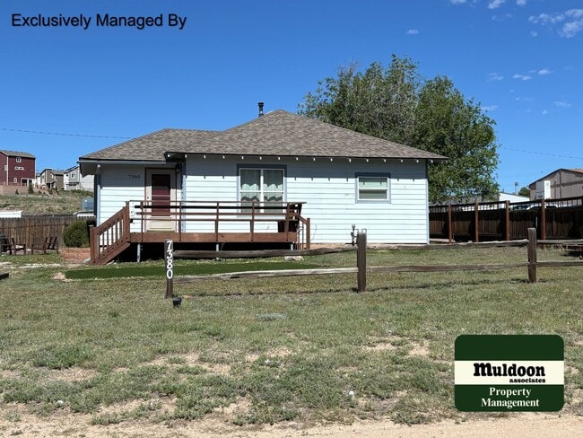 Building Photo - Rural Feeling Yet Close To So Much! Pet friendly