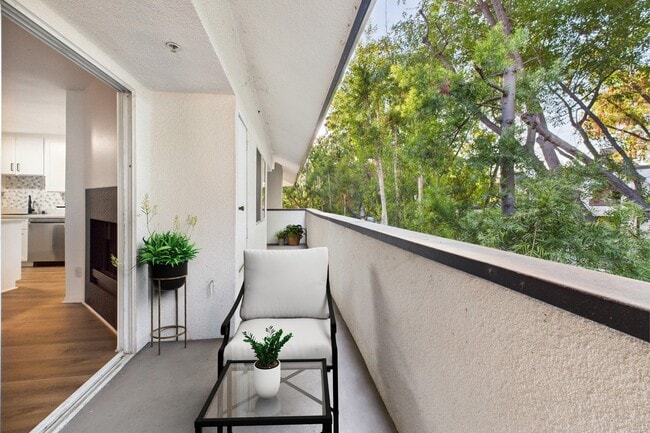 Alur Apartments