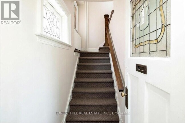 Photo - 303 Lonsdale Rd