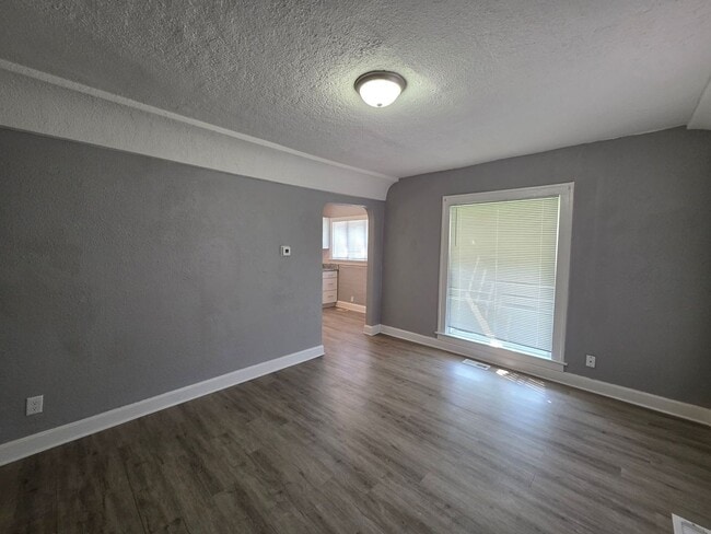 Photo - 512 W Walnut St