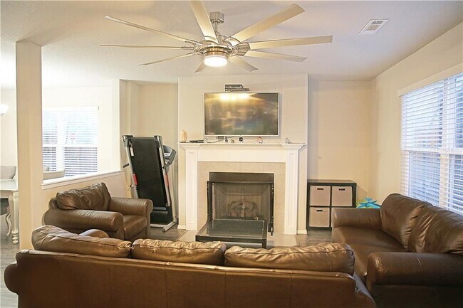 Photo - 801 SW Loudon Dr