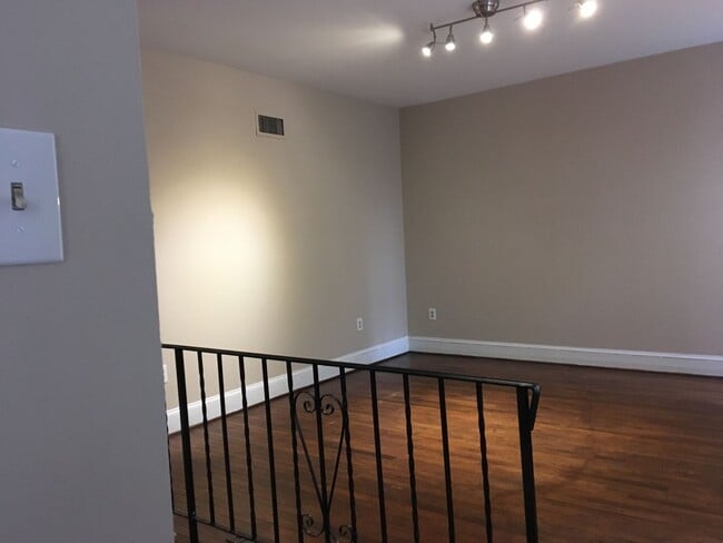 Photo - 1906 Fairmount Ave Unit 4