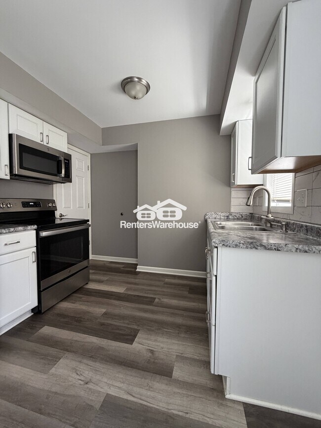 Photo - 723 Tyler St NE