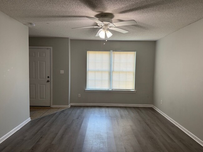 Photo - 2510 Barnesdale Wy Unidad #7