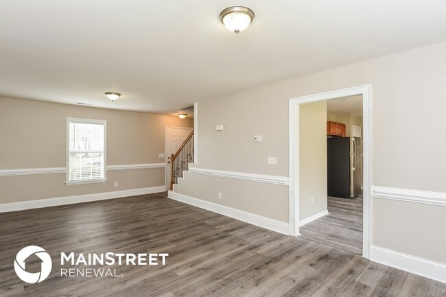 Photo - 206 Lasalle Way