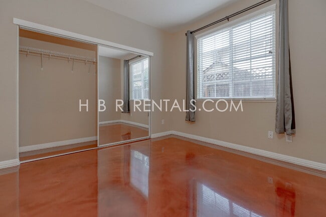 Spacious 5-Bedroom Home with First-Floor Bedrooms & Modern Finishes in Tracy!