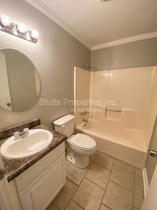 Photo - 414 Hermitage Dr Unit 1