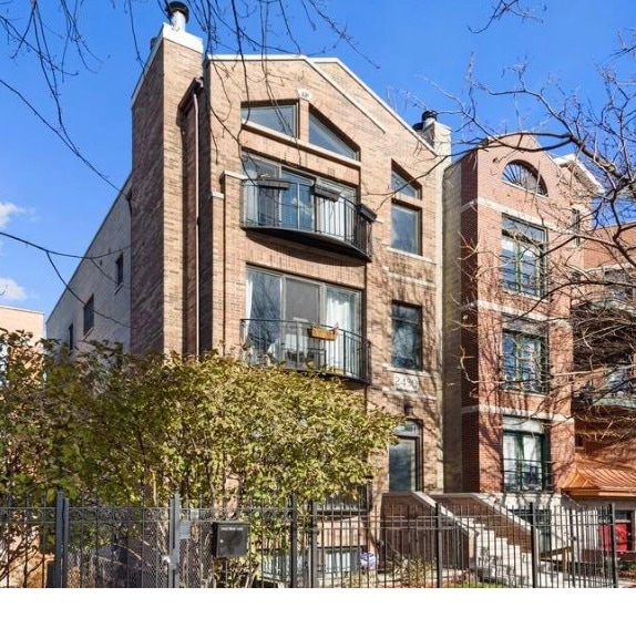 Photo - 2430 W Iowa St Unit 2