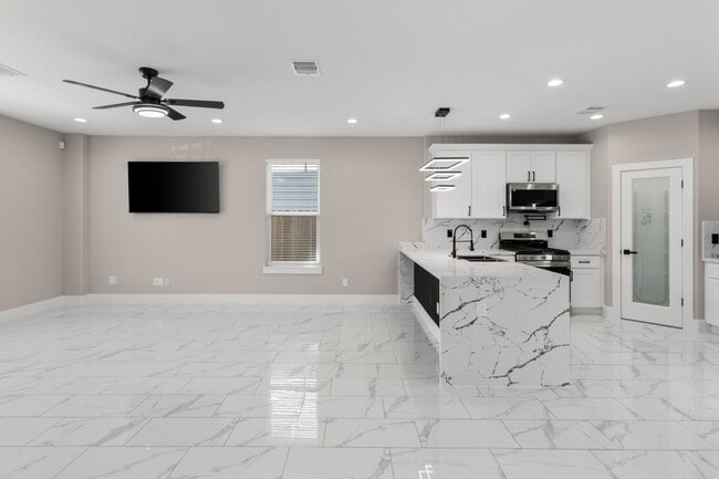 Photo - 7925 Colonial Ln