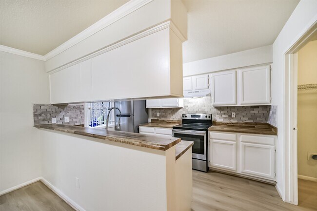 Photo - 5917 Fairdale Ln Unit 10