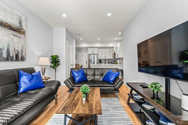 Photo - 1011 Bennington St Unidad ID1343243P