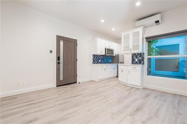 Building Photo - 305 Main St Unit 11