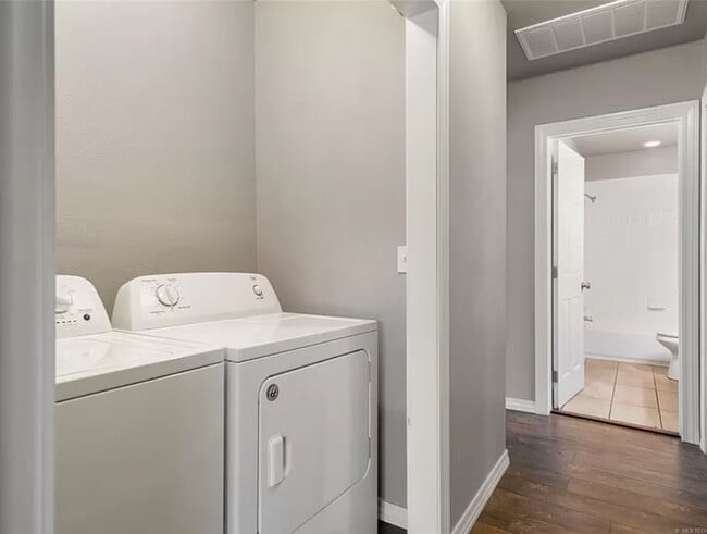 Photo - 2 Bedroom / 2 Bath in the heart of Midtown!