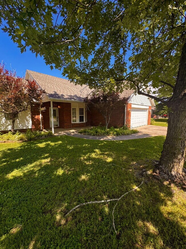 Photo - 3802 SW Maple Rd